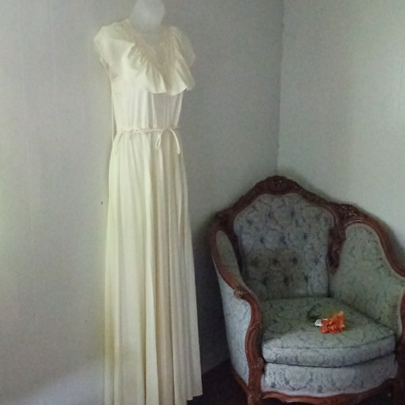 Dresses & Skirts - Vintage cream formal or wedding boho dress